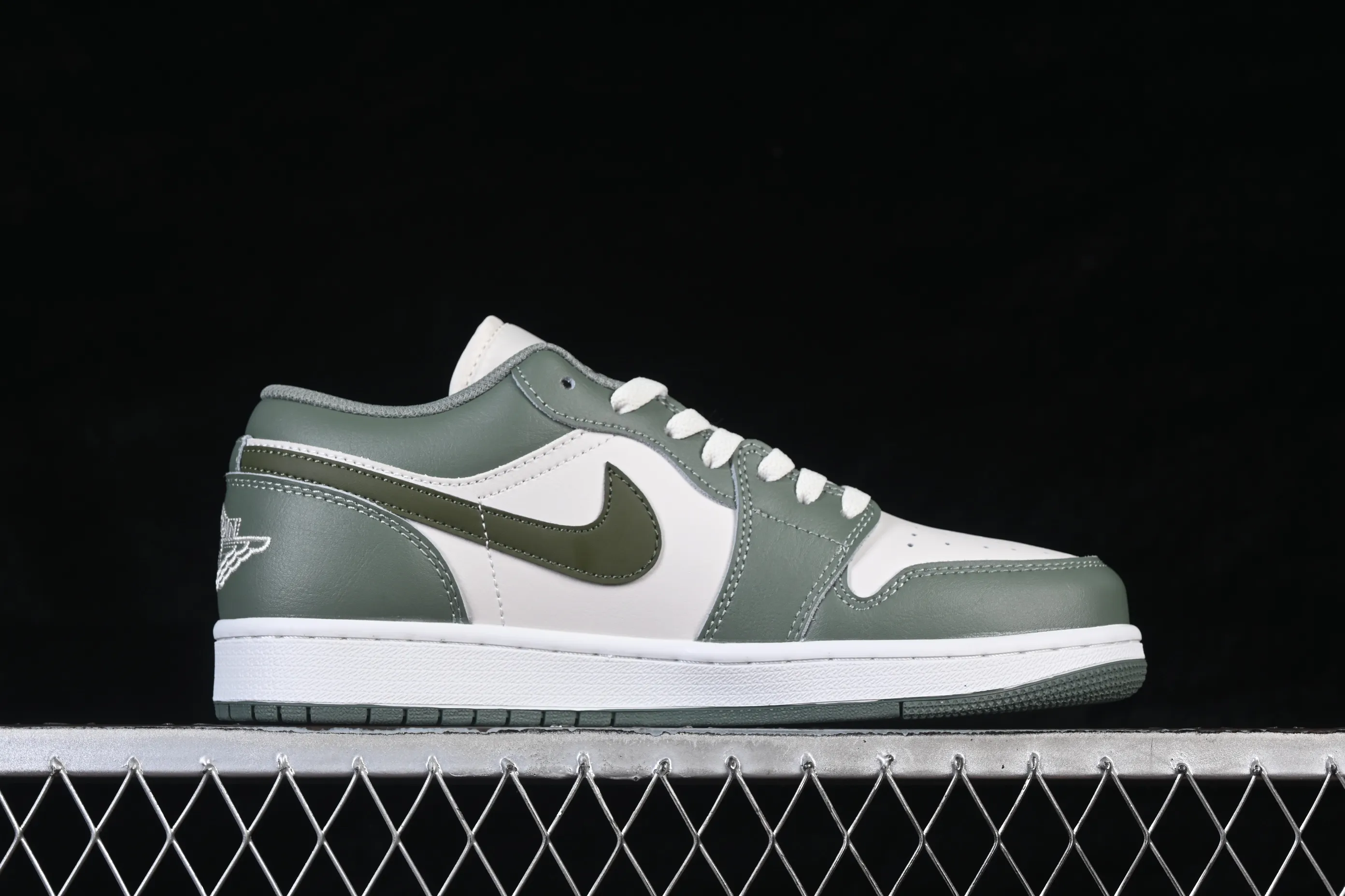 All categories Air Jordan Jordan series basketball shoes Air Jordan 1 Low High-end customized low-top sneakers Air Jordan 1 Low AJ1 Joe 1 meter white and green low-level cultural casual sneakers 553558-300